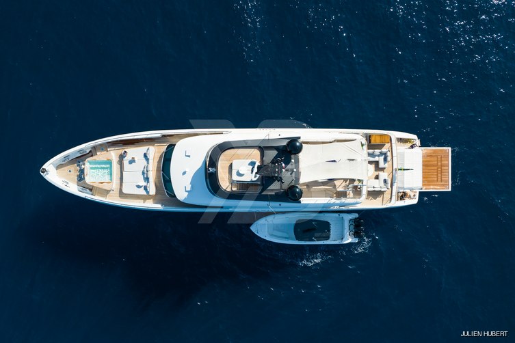 Koju yacht exterior 8