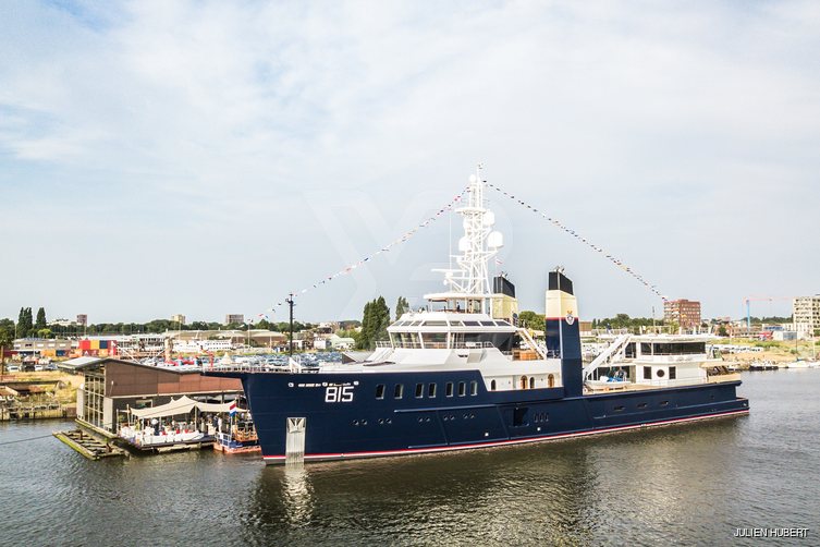 Sherpa yacht exterior 3