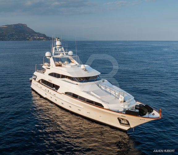 Hoshi yacht exterior 3