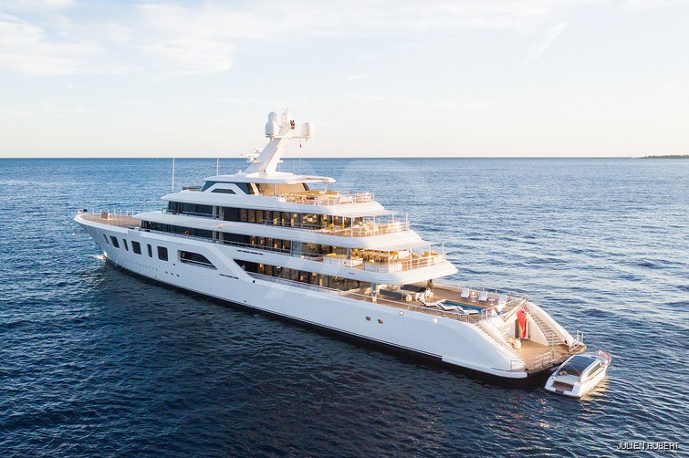 Aquarius yacht exterior 10