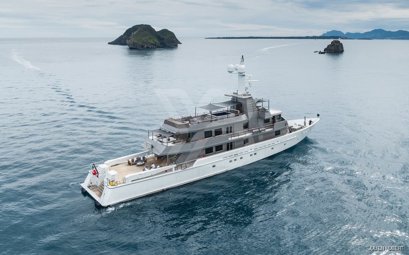 Mizu yacht exterior 6