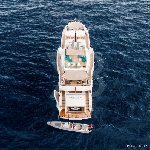 Timeless yacht exterior 4