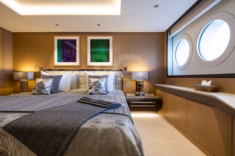 Artisan yacht interior 145