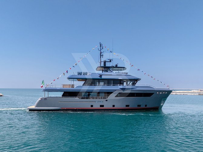 Haze² yacht exterior 2