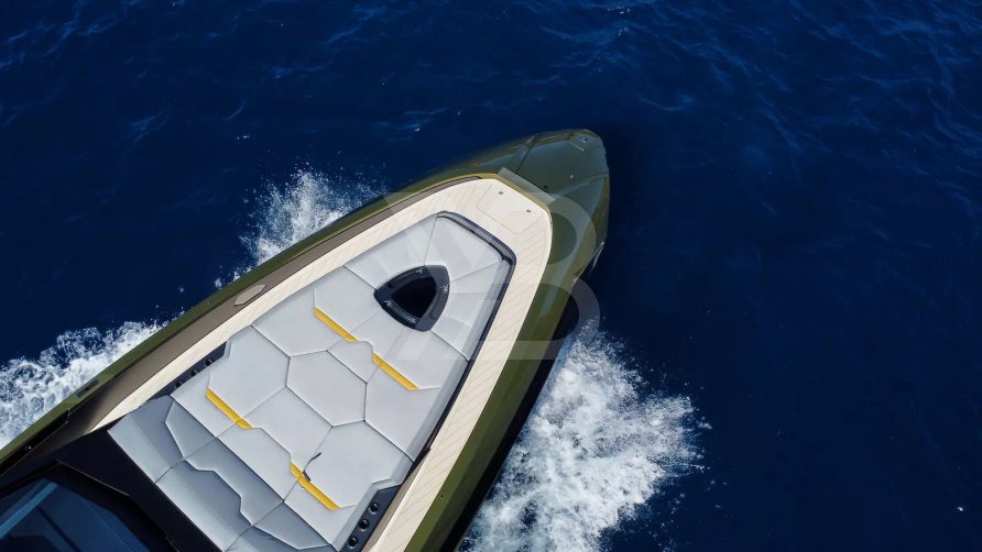 Kiki yacht exterior 6