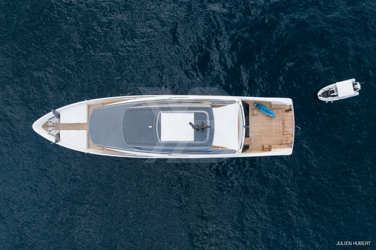 Ami yacht exterior 4