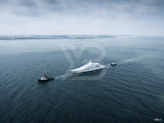 Tanzanite yacht exterior 26