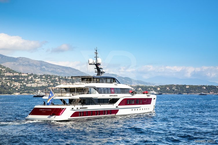 Quinta Essentia yacht exterior 8