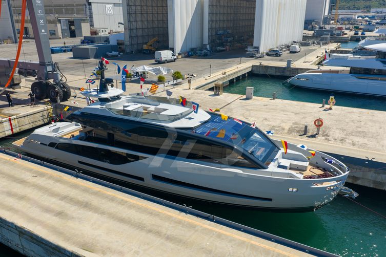 Iva yacht exterior 2