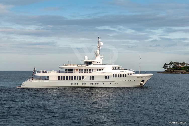 Bella II yacht exterior 2