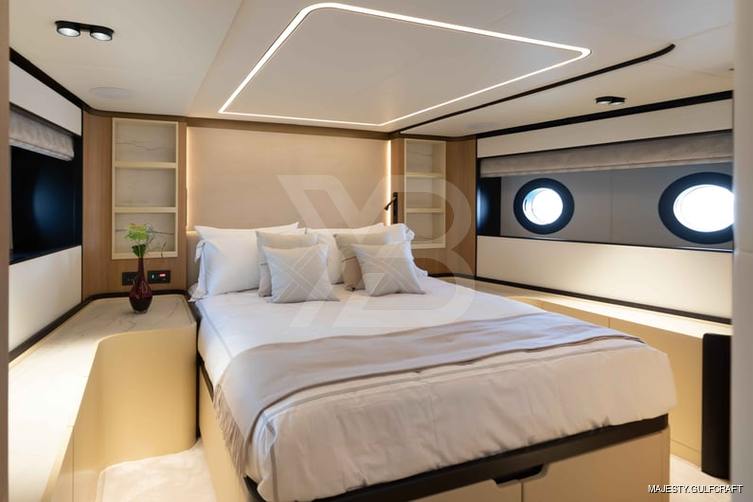 Sandbank yacht interior 18