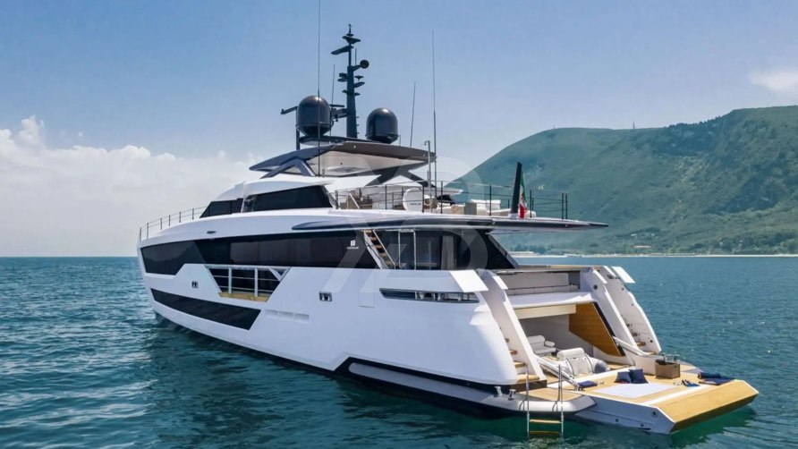 Y yacht exterior 3