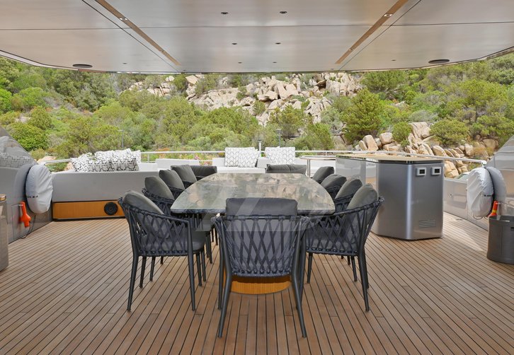 Alma III yacht exterior 5