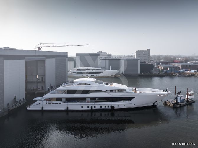 Agnetha yacht exterior 2