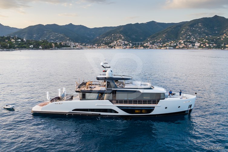 H2O yacht exterior 2