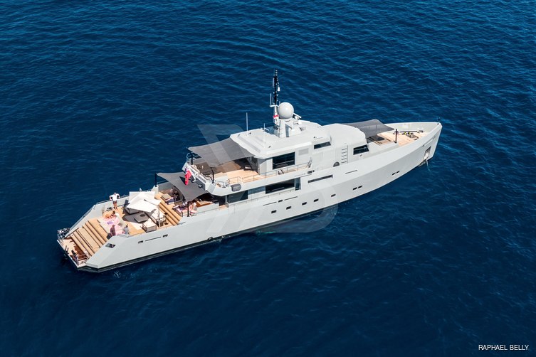 Cyclone yacht exterior 6