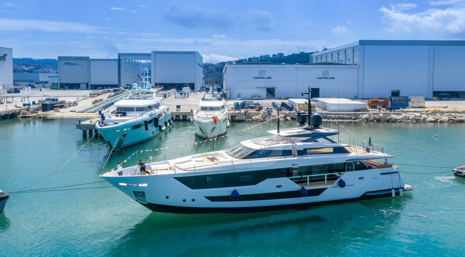 Campari yacht exterior 4