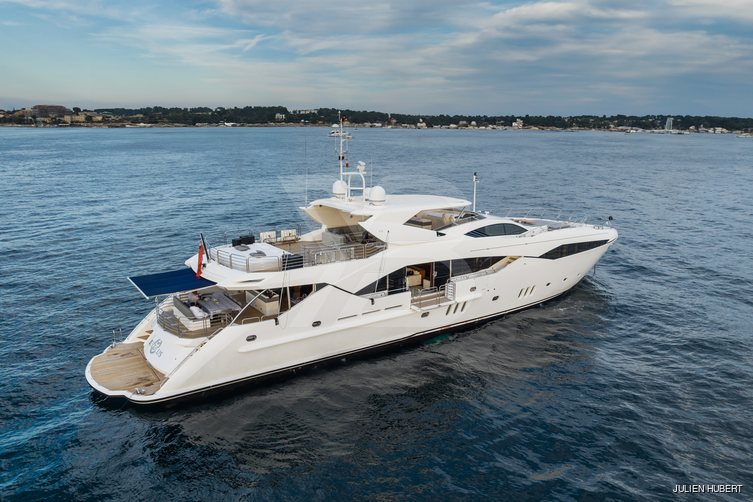 Regulus yacht exterior 12