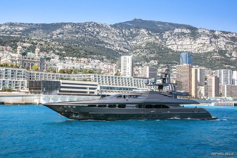 Mrs L yacht exterior 8