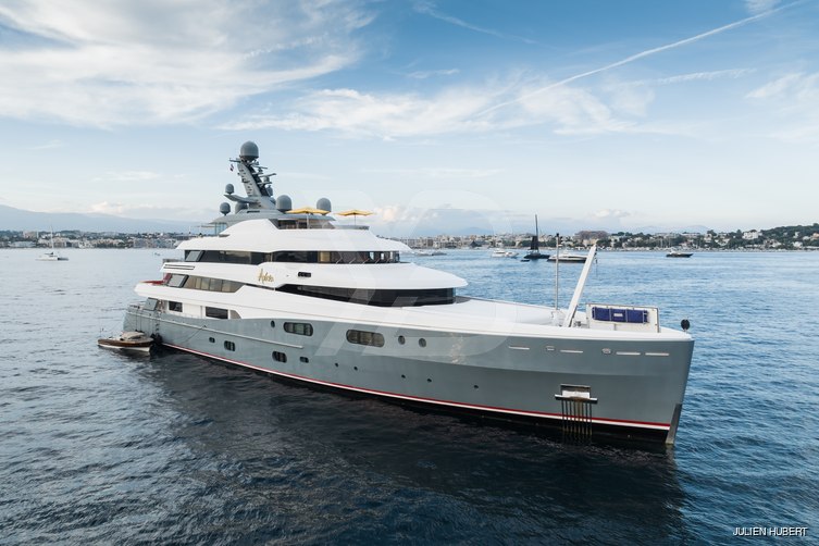 Aviva yacht exterior 13