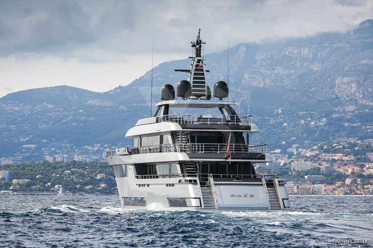 Kinship yacht exterior 25