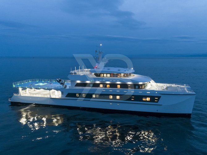 Wayfinder yacht exterior 20