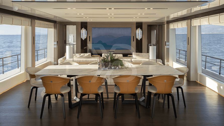 Four Joys yacht interior 7
