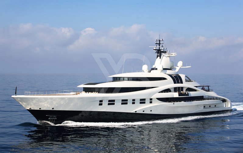 AV yacht exterior 26