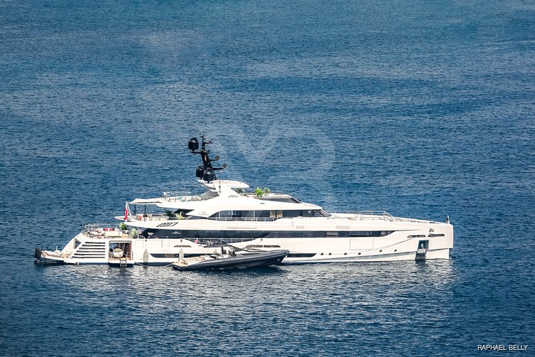 LEL yacht exterior 23