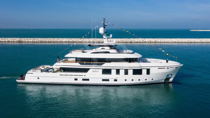 Acala yacht exterior 3