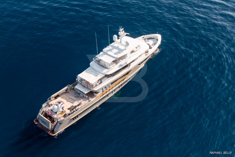 Lars yacht exterior 4