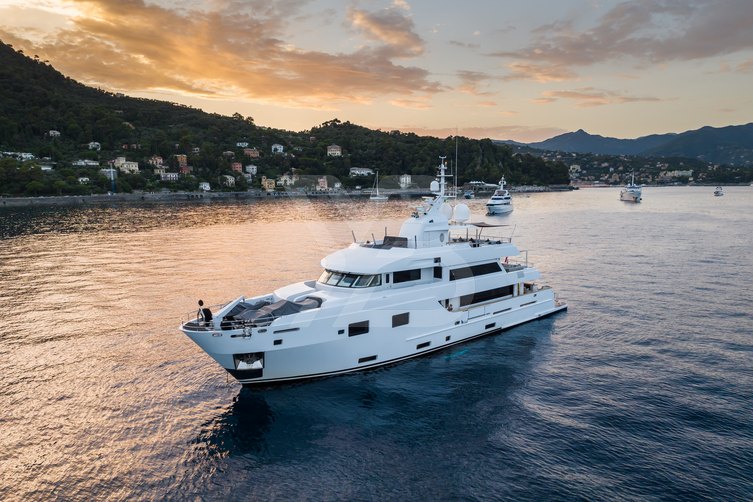 Tommy Belle yacht exterior 10