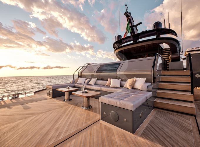 Effe yacht exterior 6