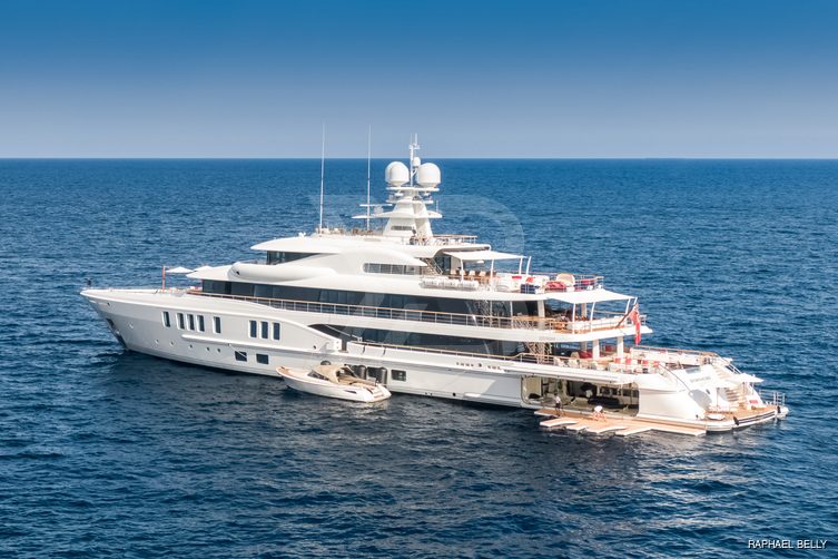 Synthesis yacht exterior 11