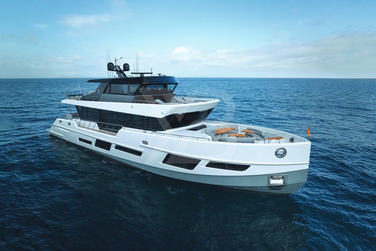 CLX96/01 yacht exterior 2