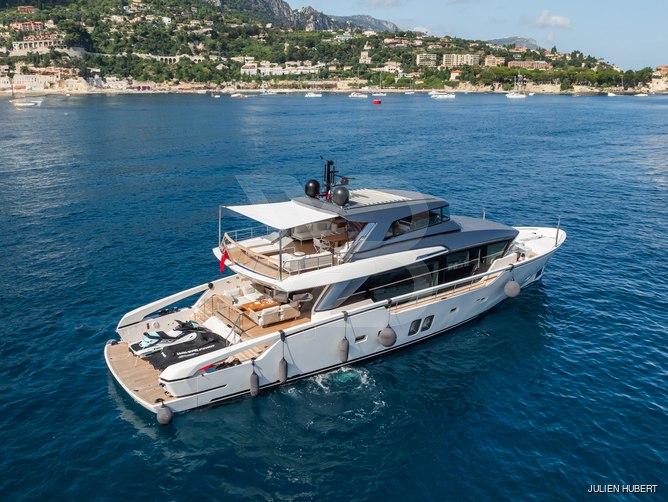 Bella Bianco yacht exterior 3