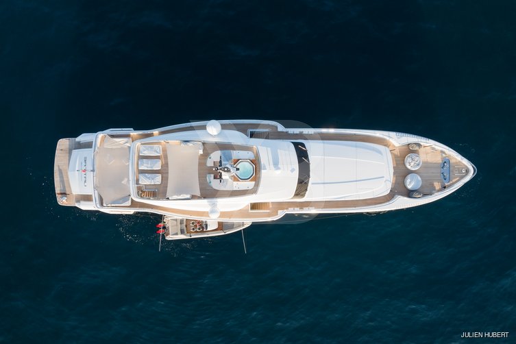 Timeless yacht exterior 21
