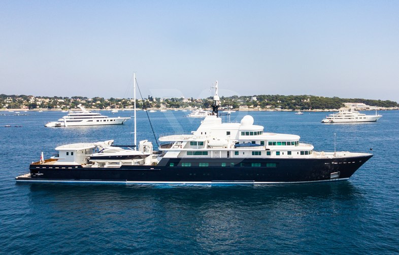 Le Grand Bleu yacht exterior 10