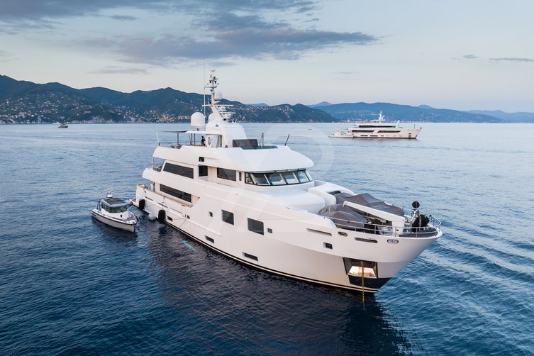 Tommy Belle yacht exterior 13