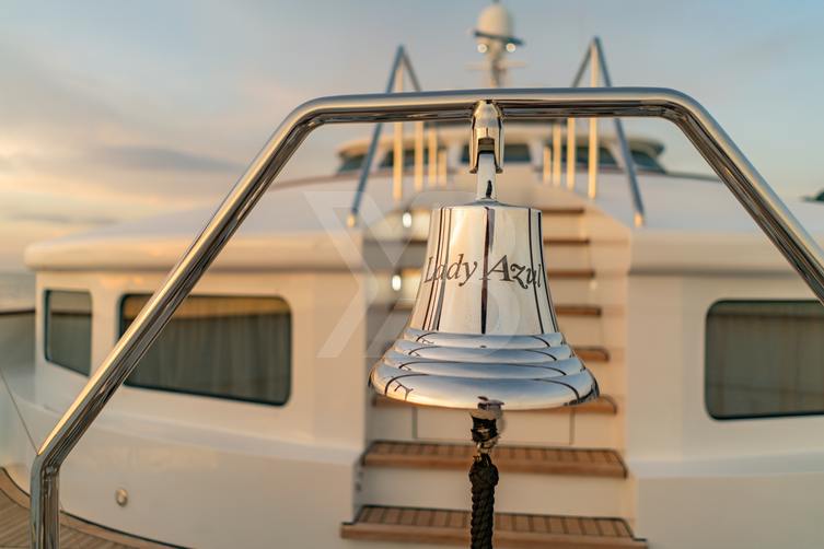 Lady Azul yacht exterior 14