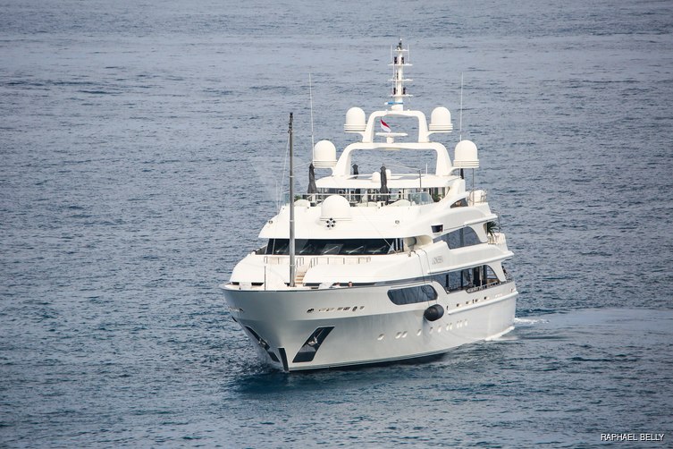 Lioness V yacht exterior 14