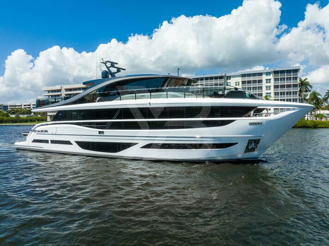Splash yacht exterior 2