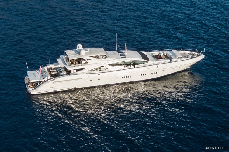 Hallo yacht exterior 13
