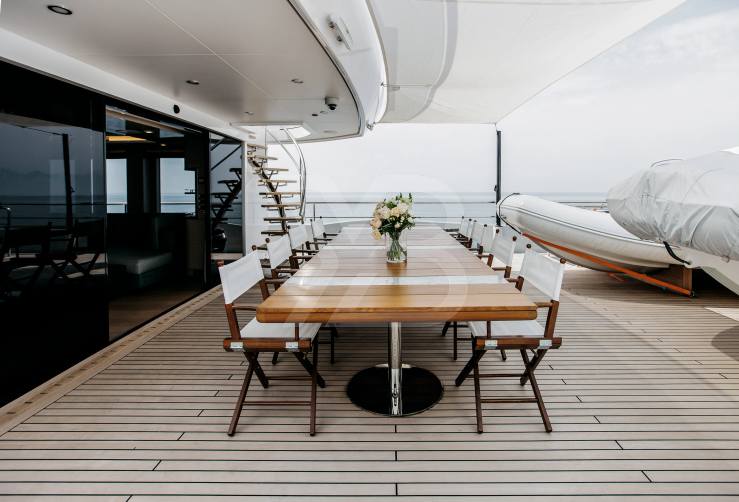 Heeus yacht exterior 27