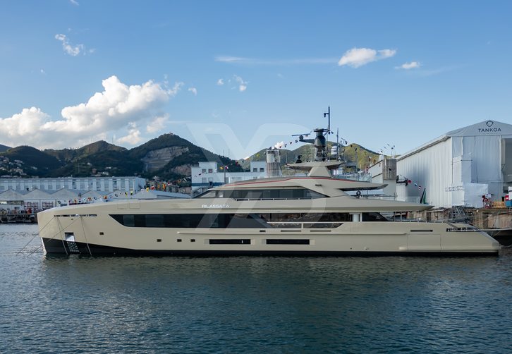 Rilassata yacht exterior 2