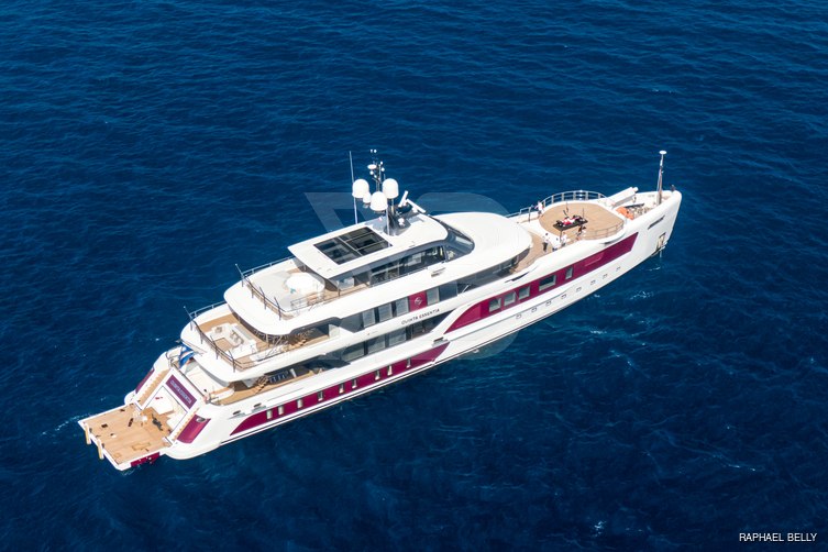 Quinta Essentia yacht exterior 12