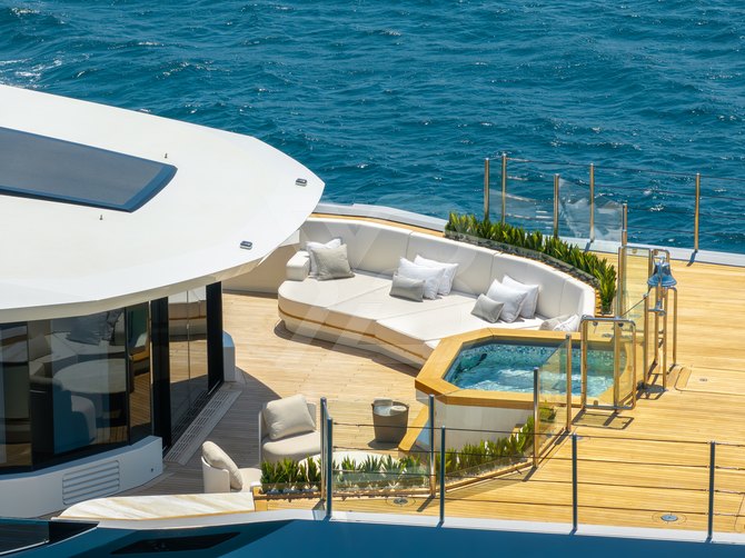 Al Reem yacht exterior 3