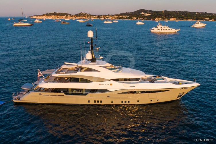 Moonraker yacht exterior 14