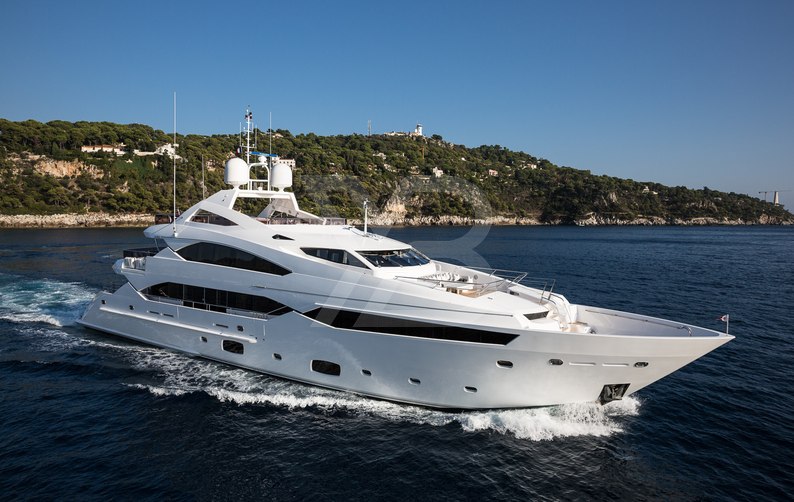 Thumper yacht exterior 2