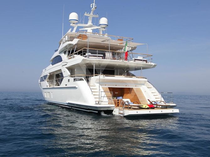 Emuna yacht exterior 4